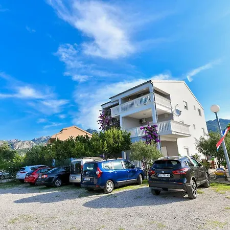 Apartment Martom *
